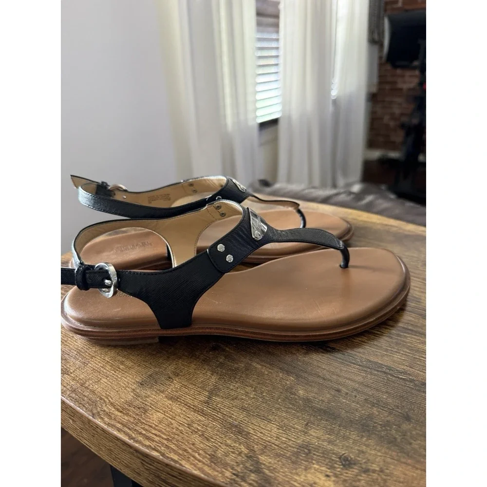 Michael Kors Women's MK Silver Plate Flat Leather Thong Sandals Black size 9M